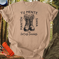 Camiseta Mente Santa, Botas Sucias